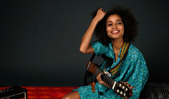 Nneka, Sena Live